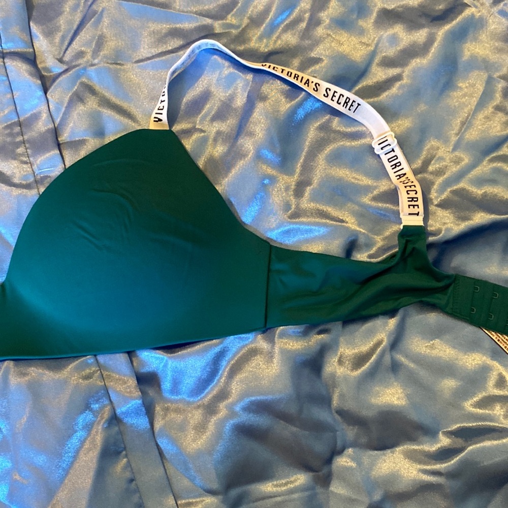 NEW tee shirt Victoria’s Secret bra 36C